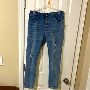 Distressed denim jeans 👖 women size medium 🥰🎁😍